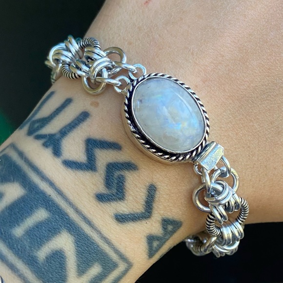 Maille moonstone bracelet . Handmade maille chain & genuine moonstone gem clasp - Picture 16 of 16